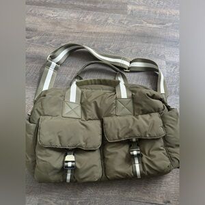 Tommy Bahama Green Travel Puffer Bag